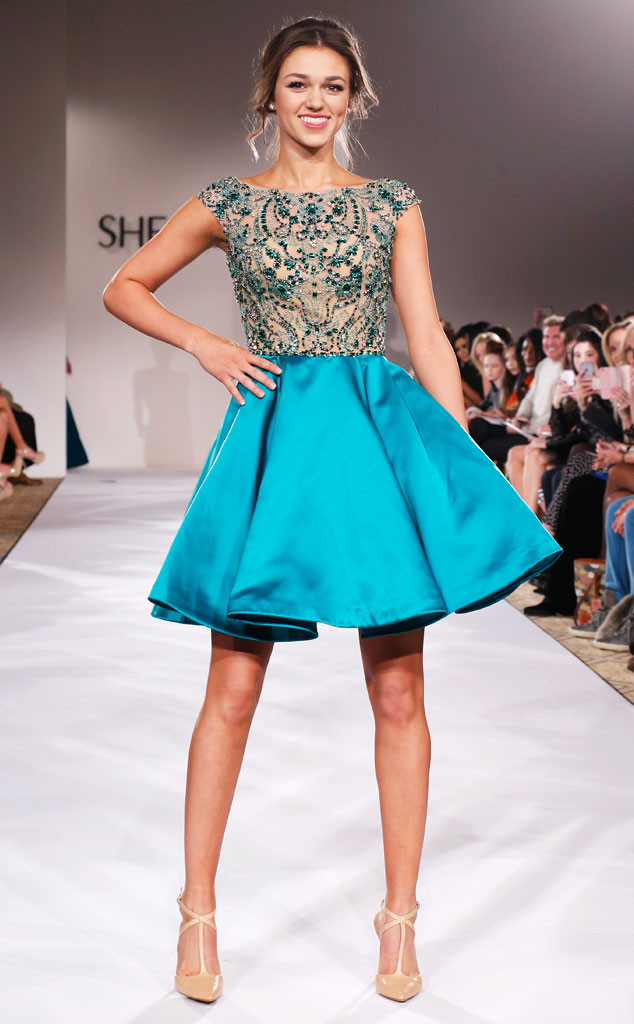 Duck Dynasty S Star Models New Daddy Approved Dresses